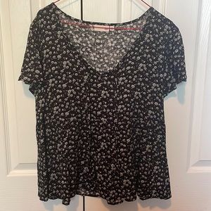 Black Boho-Chic top with flowers size medium. NWT